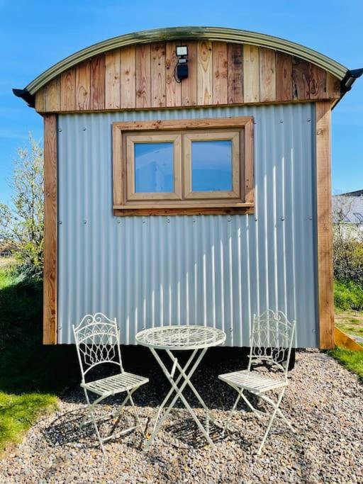 Casa de Férias The Hut@trefechan Wen - Coastal Coziness!