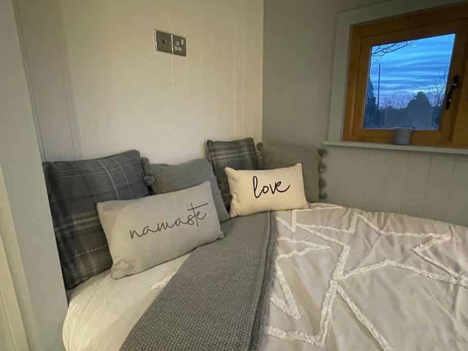 The Hut@trefechan Wen - Coastal Coziness! Holiday home Goodwick