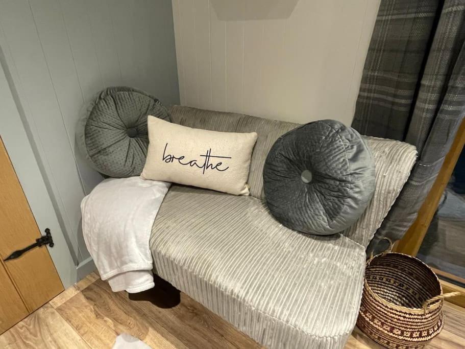 The Hut@trefechan Wen - Coastal Coziness! * Goodwick