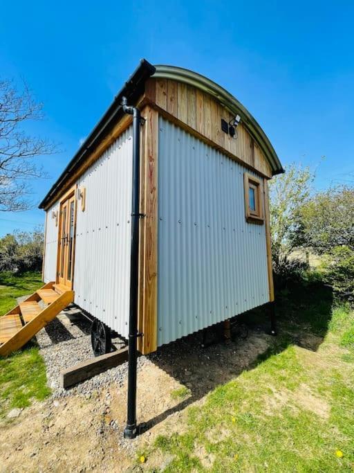 The Hut@trefechan Wen - Coastal Coziness! * Goodwick