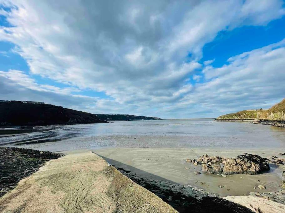 The Hut@trefechan Wen - Coastal Coziness! Holiday home *