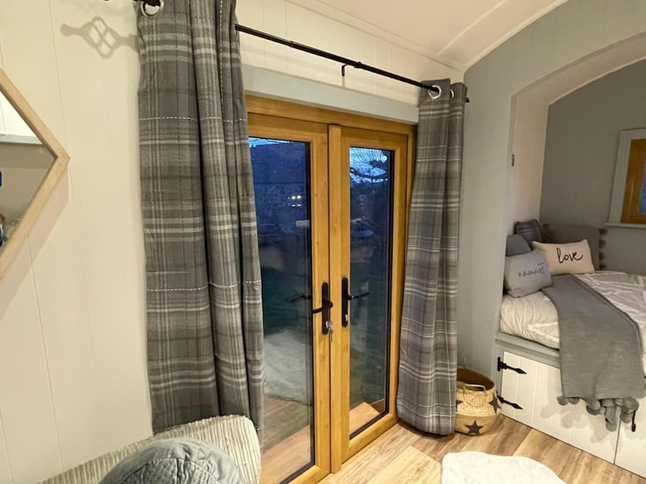 Holiday home The Hut@trefechan Wen - Coastal Coziness! Goodwick