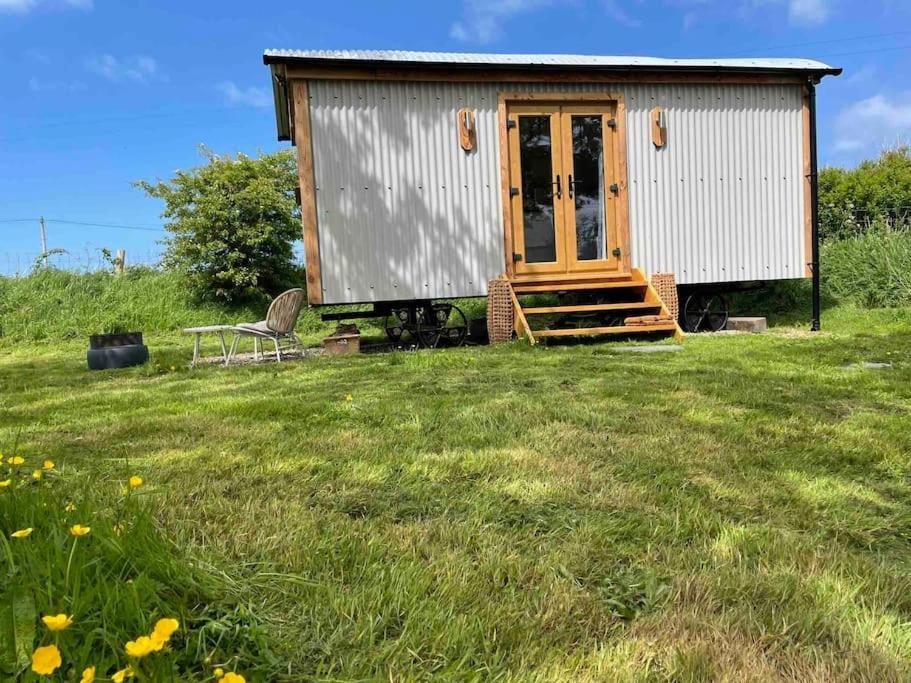 The Hut@trefechan Wen - Coastal Coziness! Holiday home *