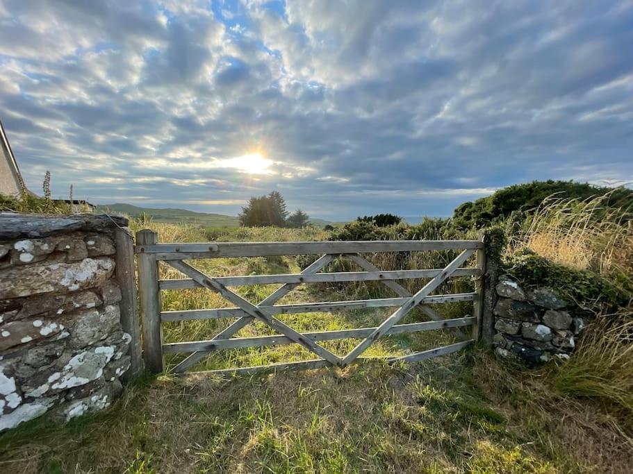 The Hut@trefechan Wen - Coastal Coziness! Holiday home Goodwick