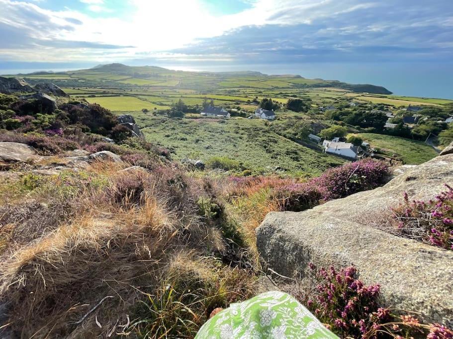 The Hut@trefechan Wen - Coastal Coziness! Holiday home Goodwick